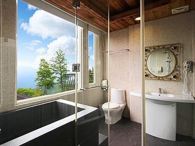 Honeymoon Suite