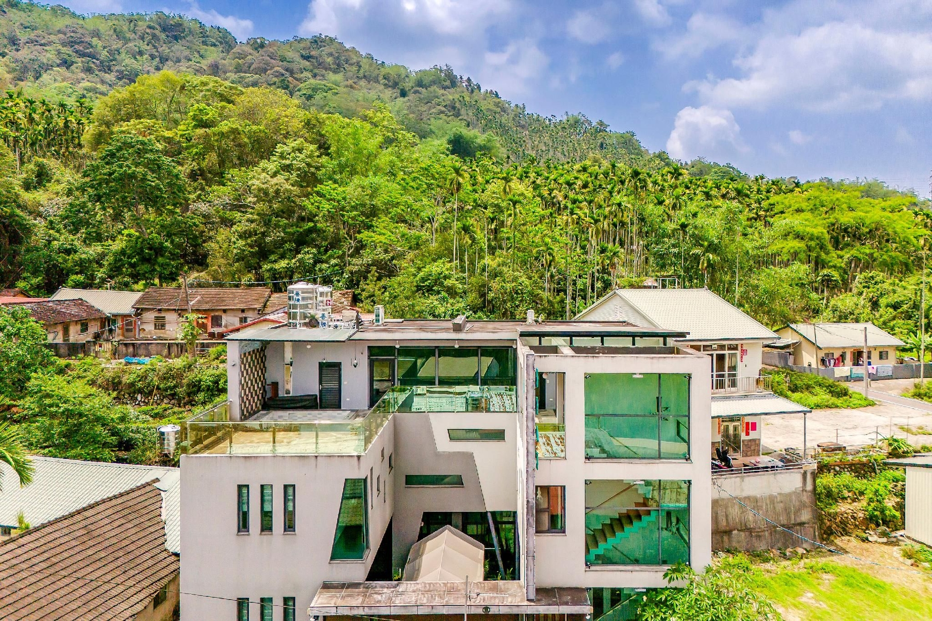 โรงแรมฮั่นเอียน ฮิลล์ (Han Yan Hill Hotel)0