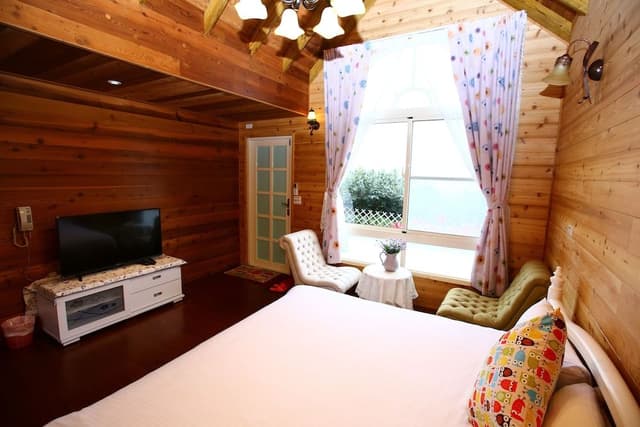 Exclusive Chalet, 1 Queen Bed, Valley View, Courtyard Area