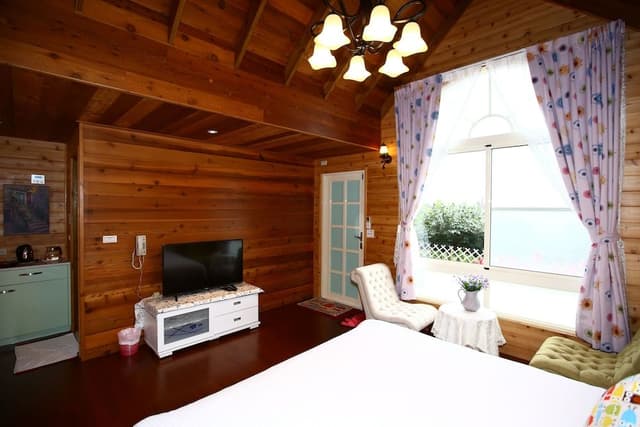 Exclusive Chalet, 1 Queen Bed, Valley View, Courtyard Area