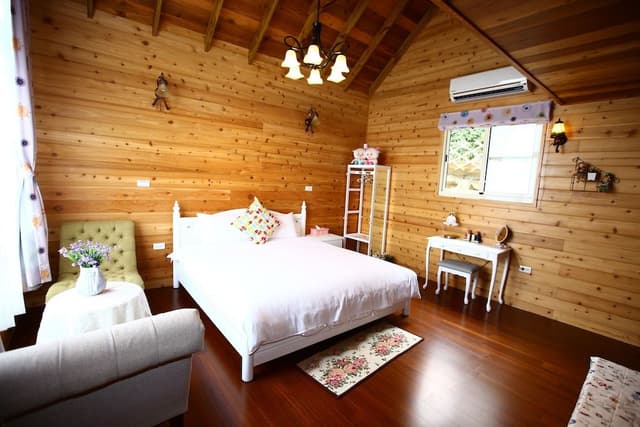 Exclusive Chalet, 1 Queen Bed, Valley View, Courtyard Area