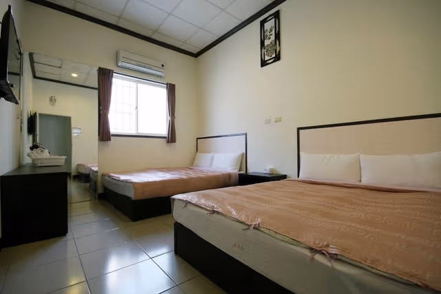 Basic Quadruple Room, Shared Bathroom