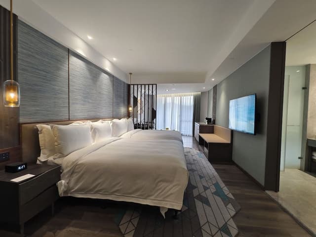 Executive Room, Non Smoking, Lake View (Family)