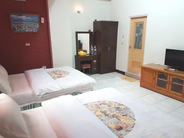 Family Room 4 Adults