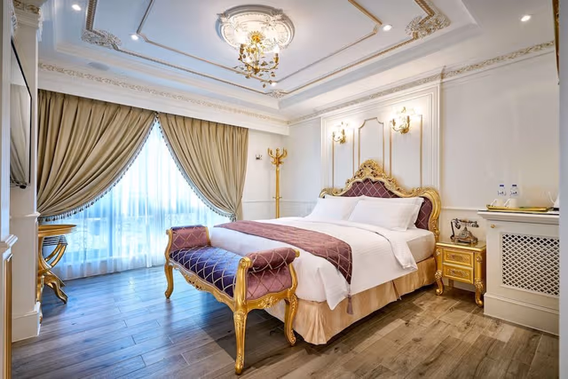 Royal Double Room, 1 King Bed, Non Smoking, Mountain View