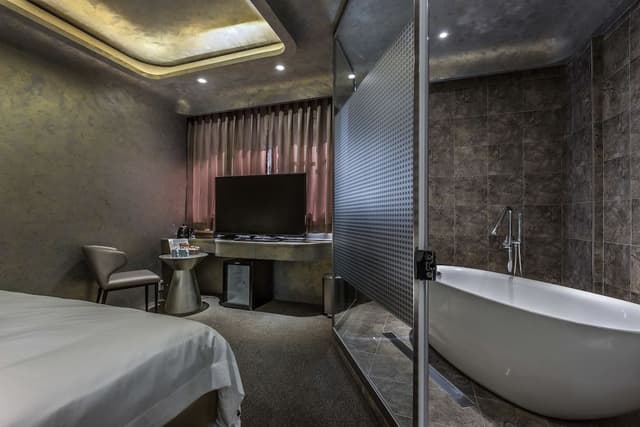 Deluxe Double Room, 1 Queen Bed, Bathtub, City View (3F)