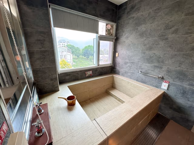 Honeymoon Room