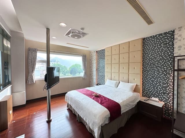 Honeymoon Room