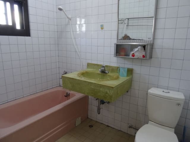 8 People Room, Shared Bathroom