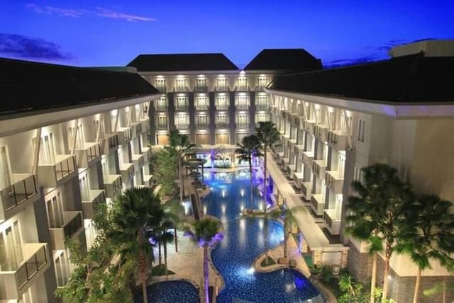 Deluxe Queen Pool View - BFR RB