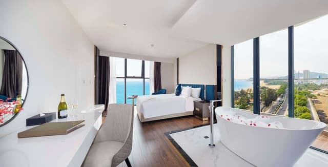 Honeymoon Suite, 1 King Bed, Balcony, Sea View
