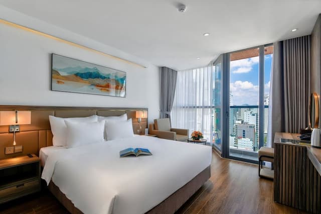 Deluxe Partial Ocean View