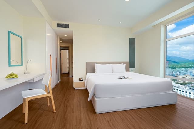 2 Bedroom Deluxe Club Suite Mountain View
