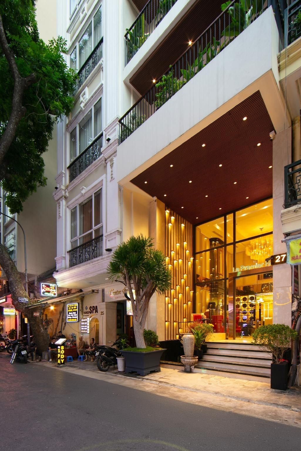 โรงแรมเลอ ปรีแมร์ (Le Premier Hotel)0