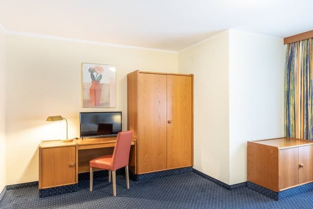 Standard Room, 1 Queen Bed, Garden View