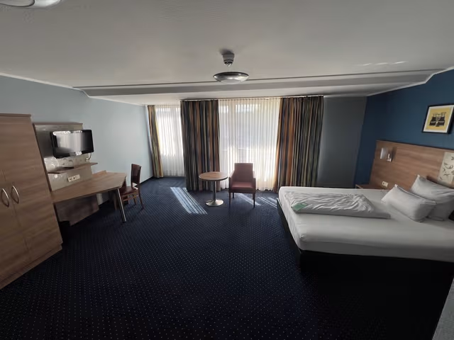 Suite, 1 Bedroom, Kitchen, Garden View