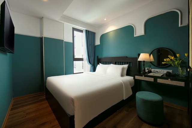 Deluxe Room, 1 Queen Bed, City View