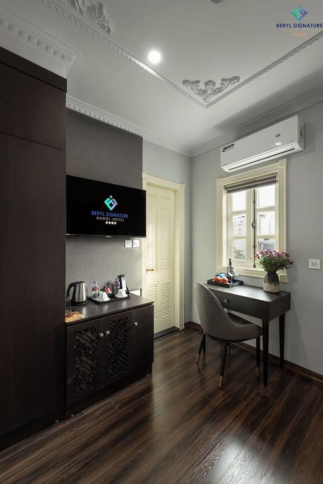 Deluxe Double Room with Window