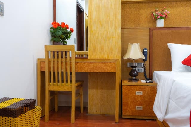 Standard - 1 Queen Bed