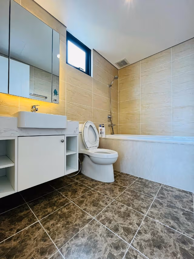 3 Bedroom Apartment, City view