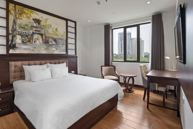 Deluxe - 1 King Bed
