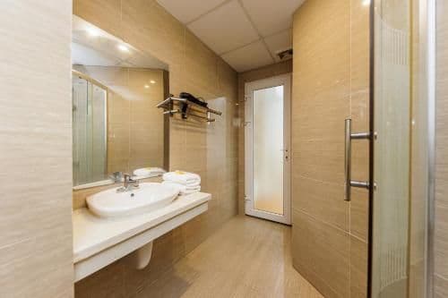 Deluxe Double with Window