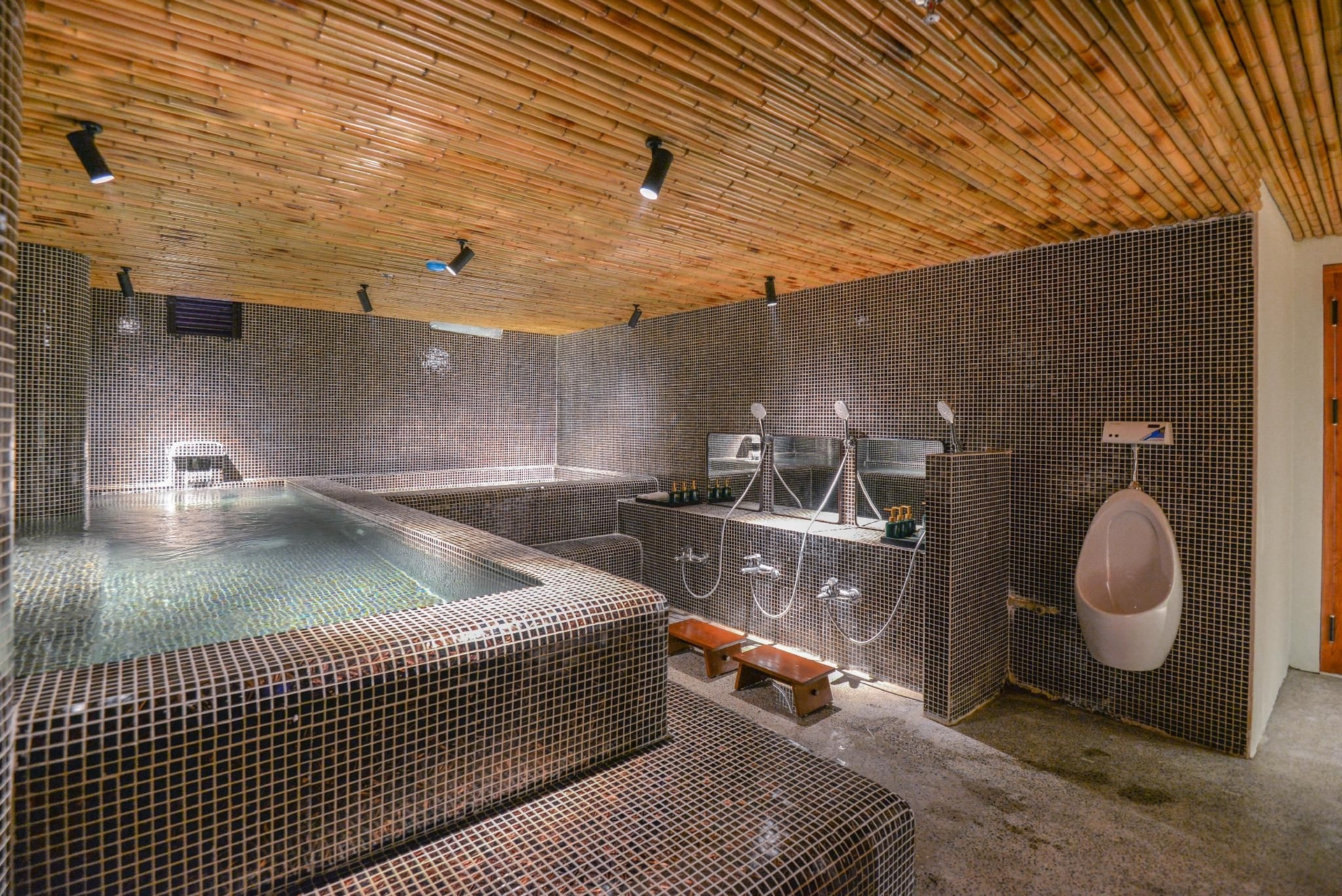 Santorini style room (open bathtub) in Hanoi/012