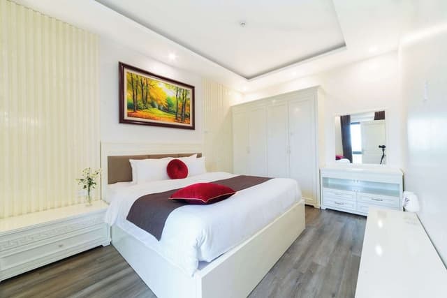 Junior Apartment, 1 King Bed with Sofa bed, Non Smoking, City View