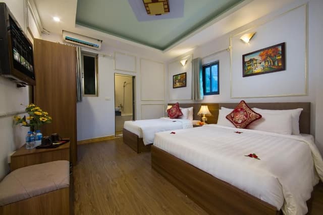 Deluxe Family Room with Window