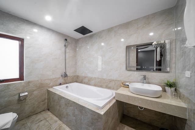 King Suite with Bathtub