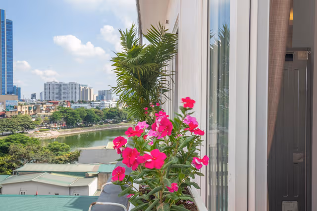 One-Bedroom Apartment with Balcony II