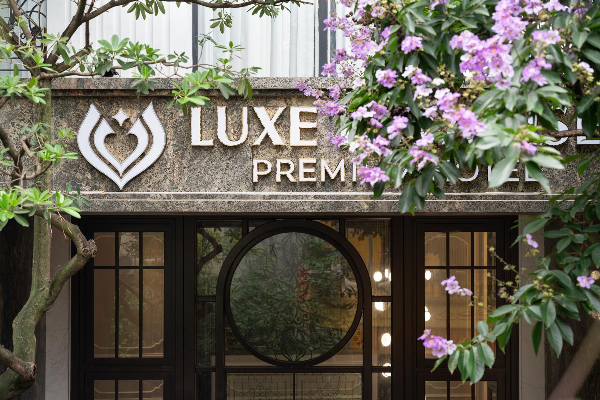 ลักซ์ พาราไดซ์ พรีเมียม โฮเทล (Luxe Paradise Premium Hotel)0