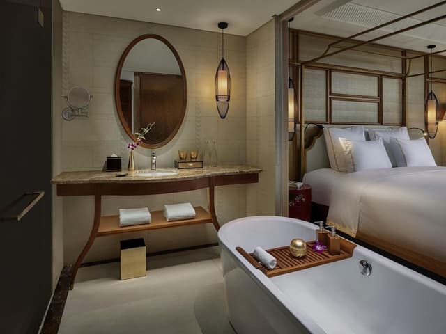Grand Deluxe, King Bed, High Floor