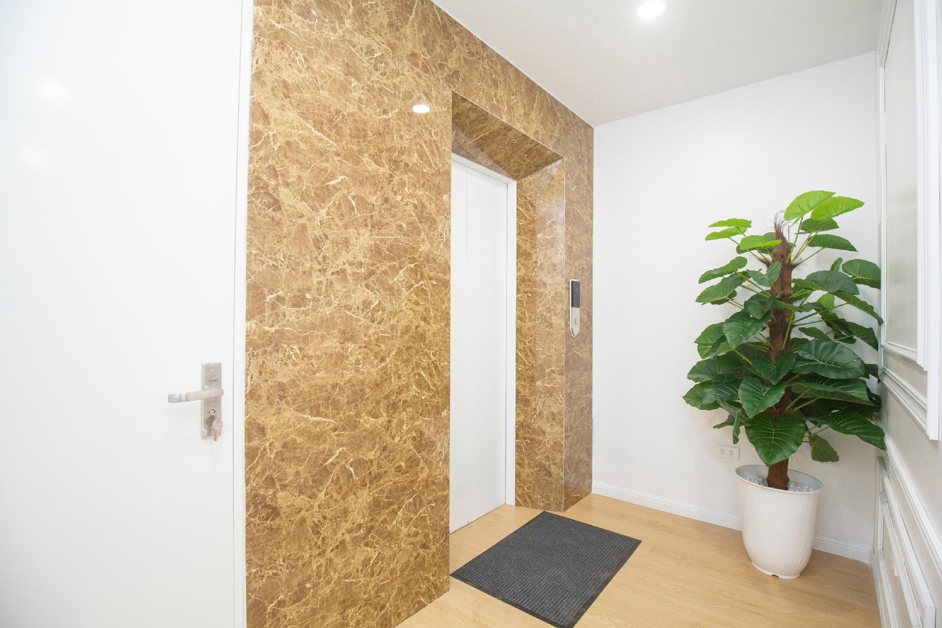 Sumitomo 17 Apartment -Lane 535 Kim Ma Street0