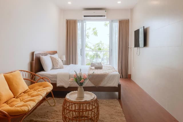 Lake View Suite with Balcony
