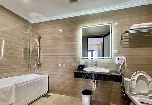 Suite, Balcony