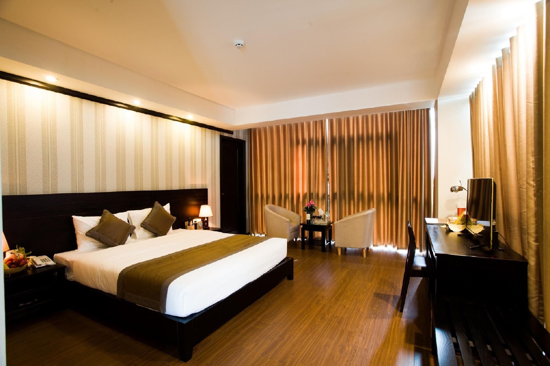 โรงแรมท็อป (Top Hotel)4
