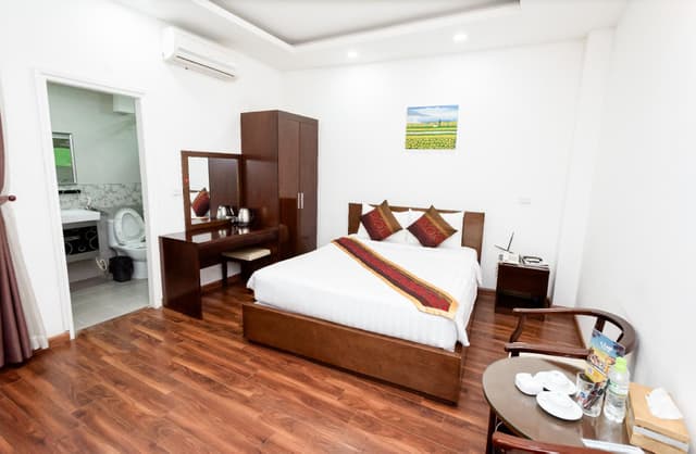 Queen Bedroom