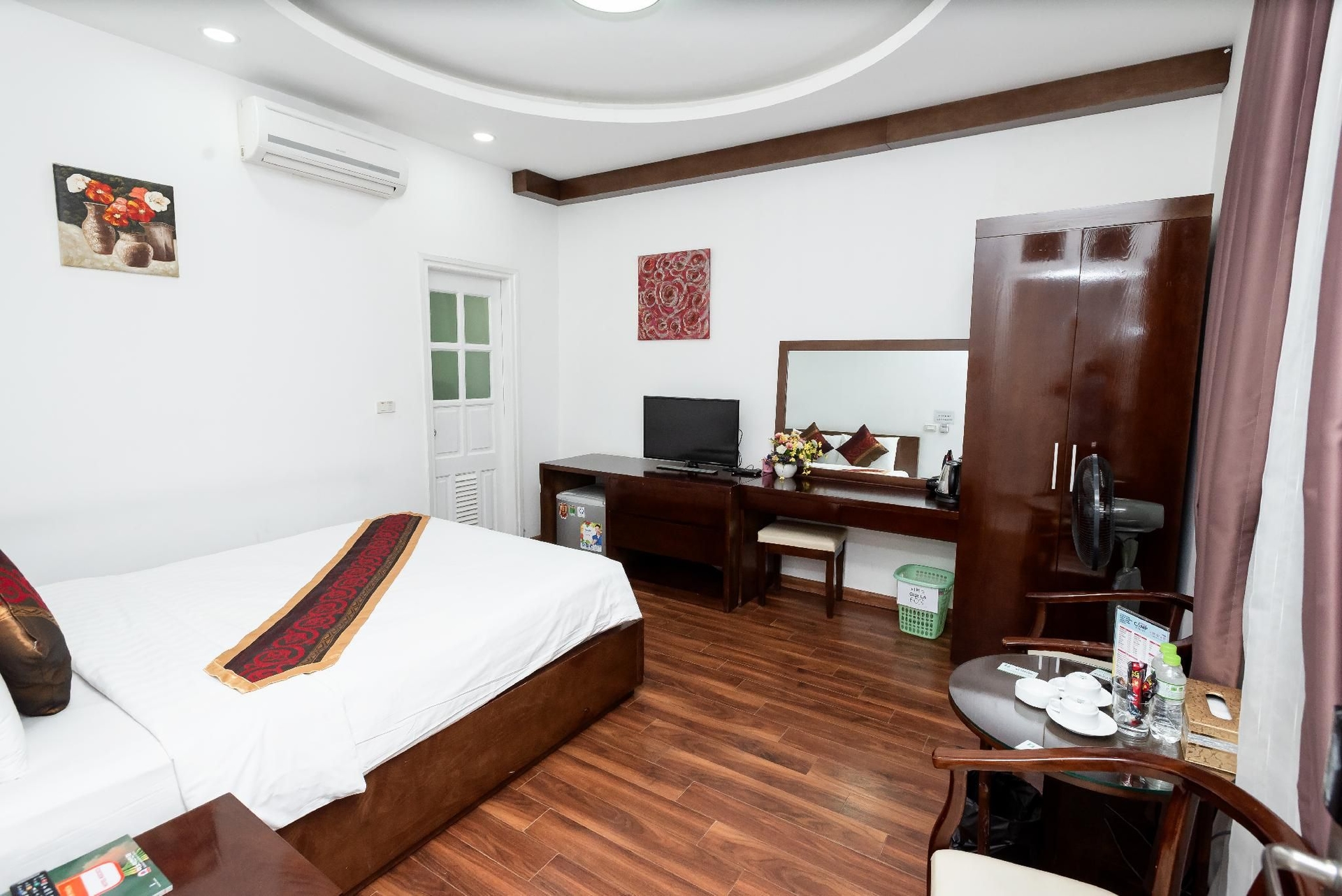 Rococo Hotel1