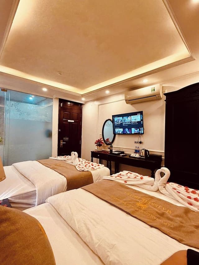 Superior Quadruple Room, 2 Queen Beds, Courtyard View