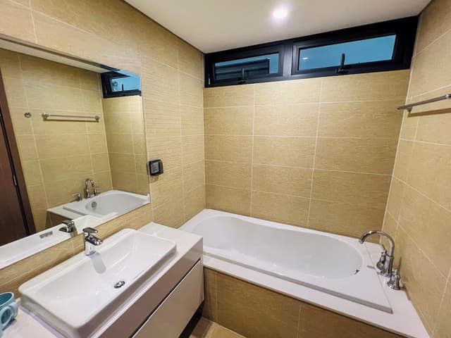Grand Apartment, 3 Bedrooms, Balcony, City View
