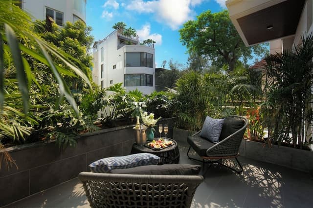 Signature Suite, 1 King Bed, Terrace, City View