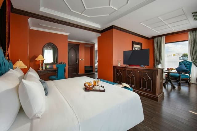 Senior Suite
