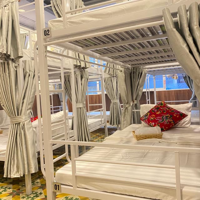 Bed in 10 Bed Mixed Dormitory Room with Ensuite Bathroom
