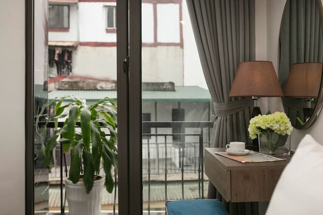 Deluxe Room, 2 Twin Beds, Balcony, City View
