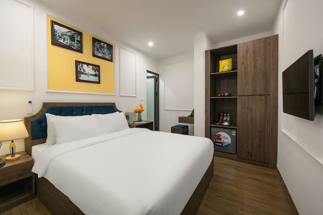 Basic Room, 1 Queen Bed