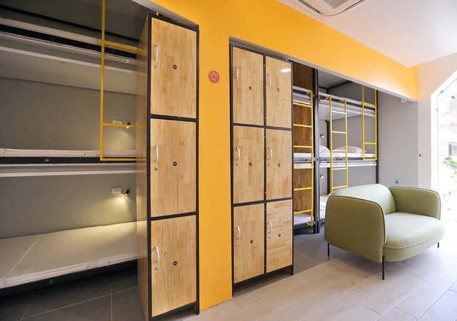 1 Person in Dormitory - Female Only