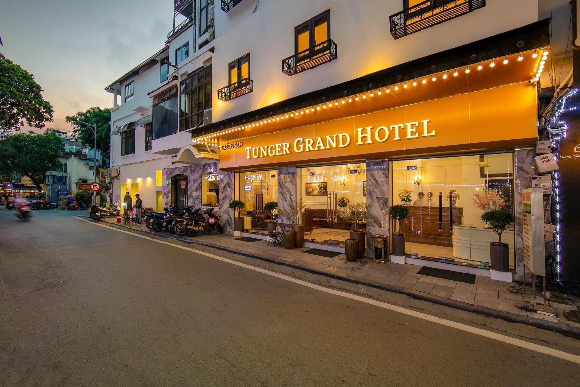 โรงแรมทังเกอร์ แกรนด์ (Tunger Grand Hotel)0