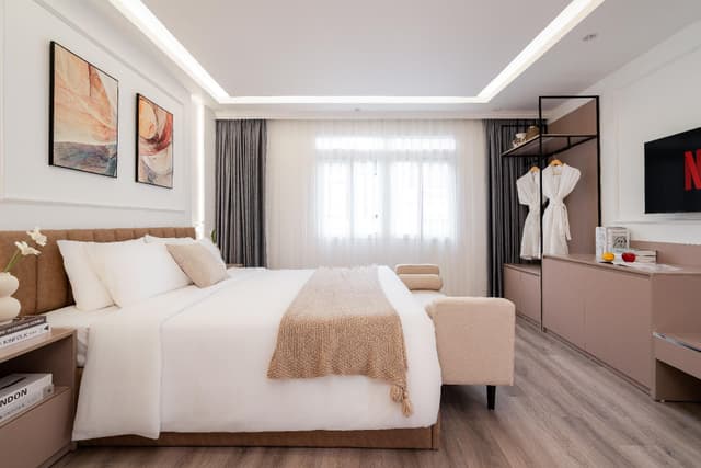 Deluxe Suite Double City View