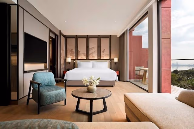 Junior Room, 1 King Bed, Balcony